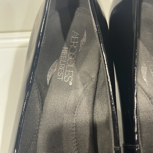 Women’s Aerosoles Heelrest Size 8 Black Heels - Picture 4 of 6